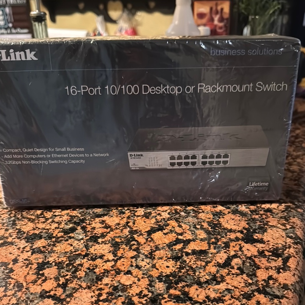 D-Link Gray 16-Port 10/100 Desktop or Rackmount Switch